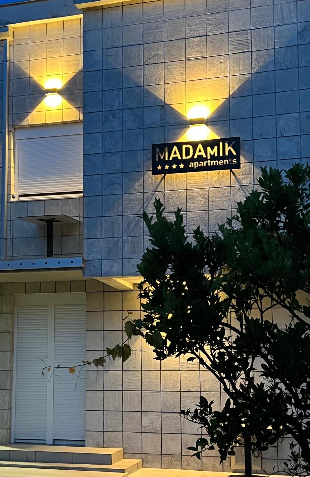 Madamik Apartments Bijela Extérieur photo