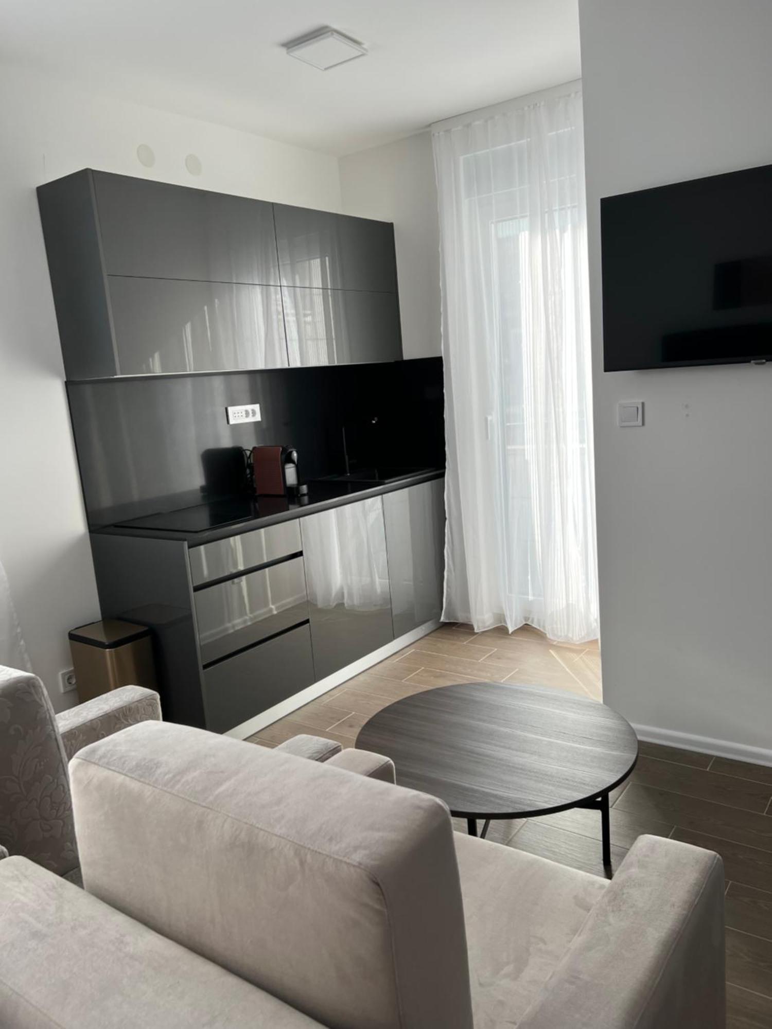 Madamik Apartments Bijela Extérieur photo